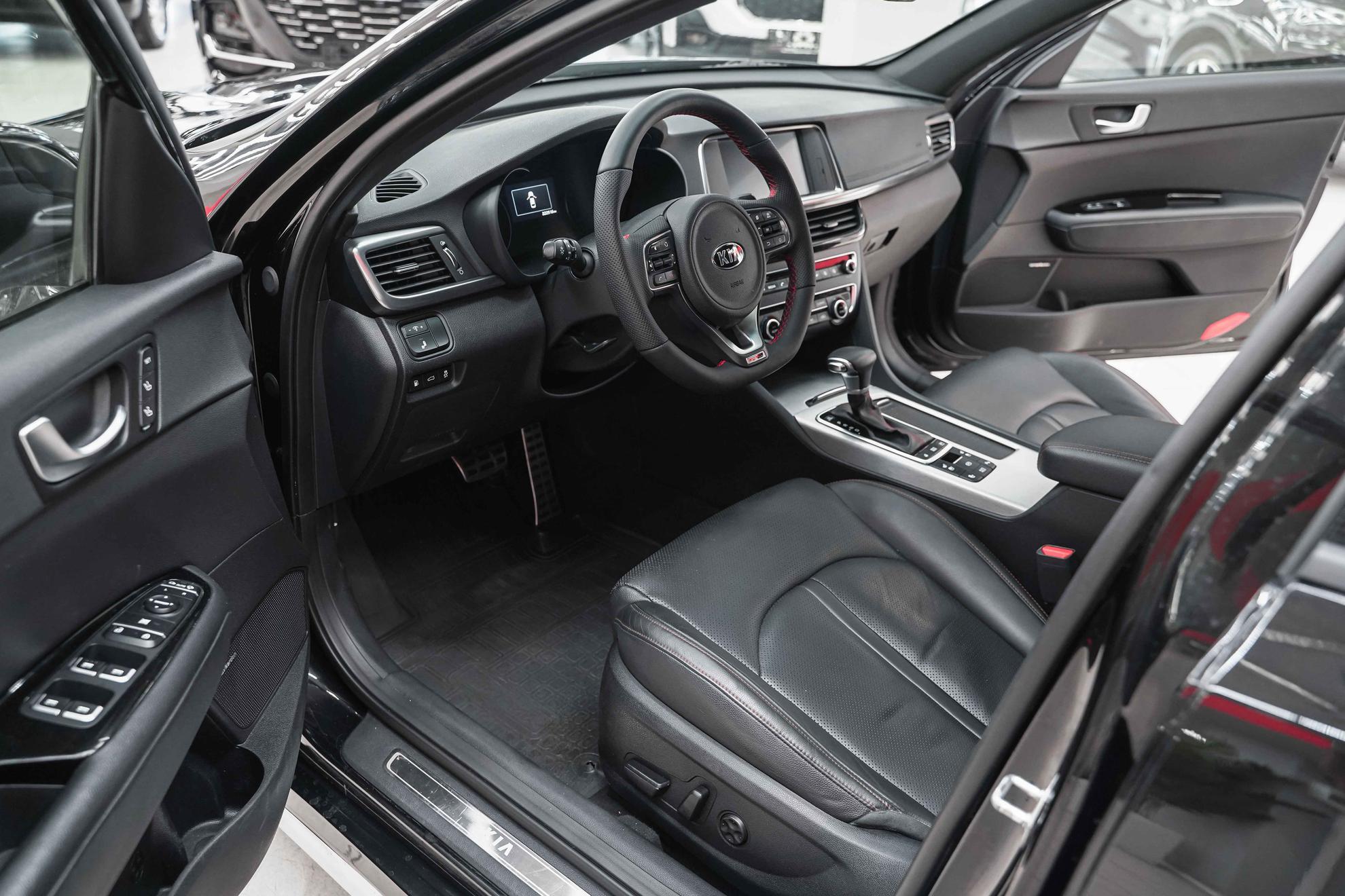Kia Optima 2016, черный, ДЦ Орехово