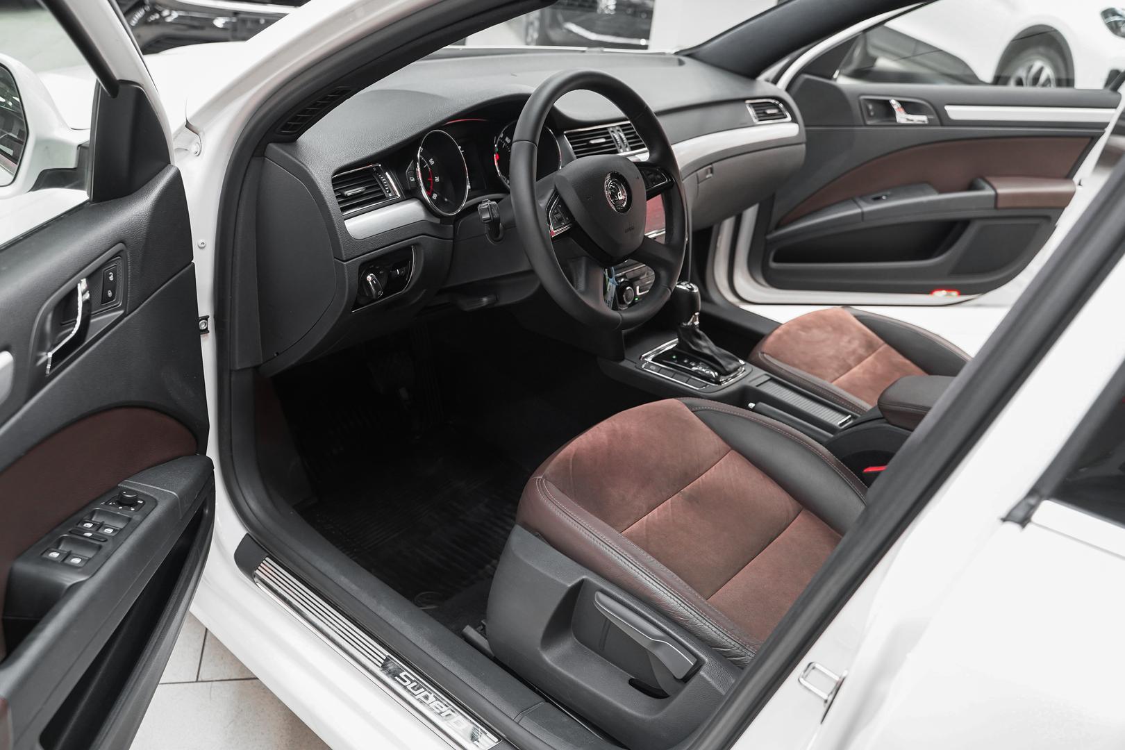 Skoda Superb 2014, белый, ДЦ Орехово