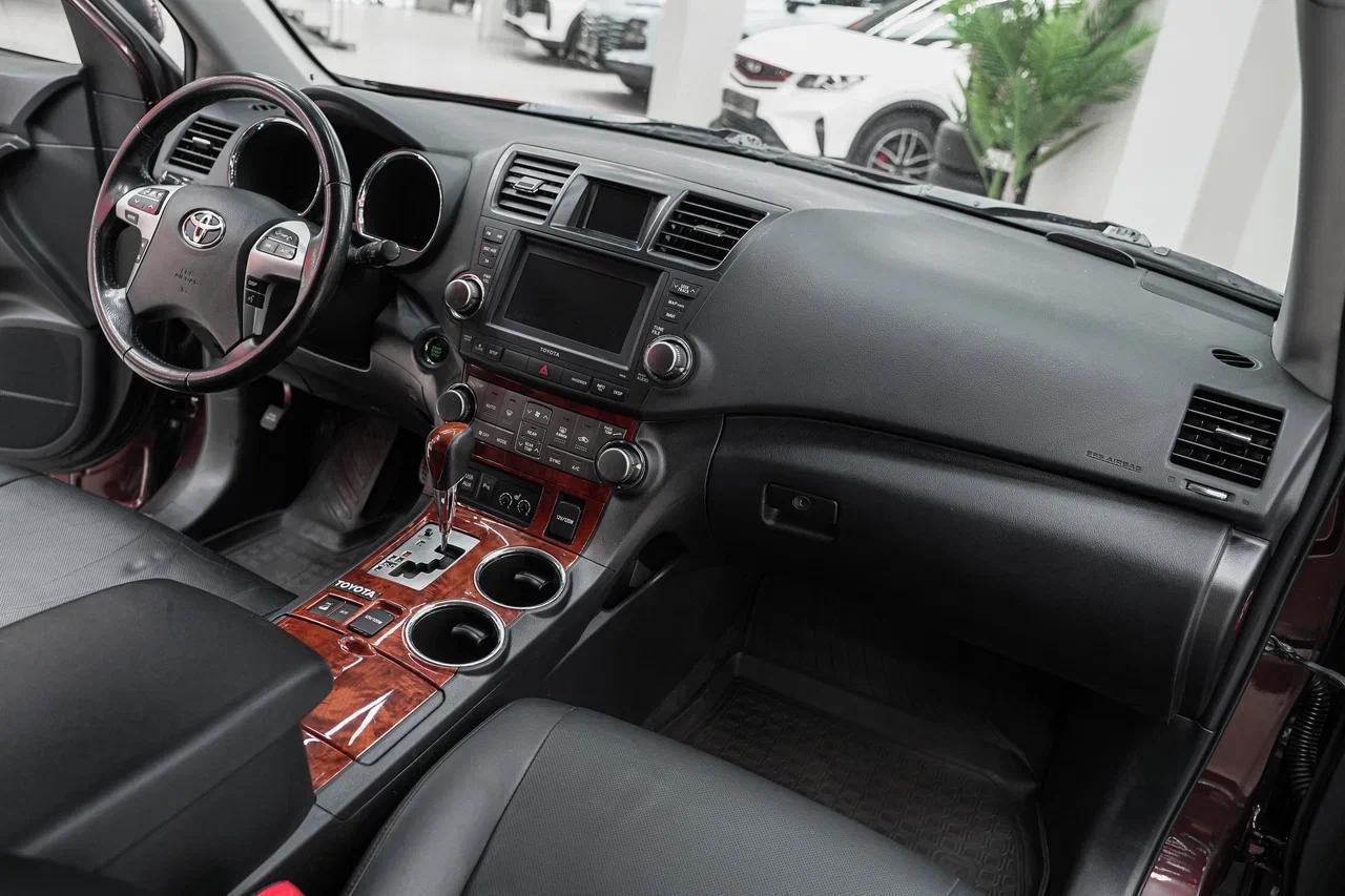 Toyota Highlander 2013, пурпурный, ДЦ Орехово