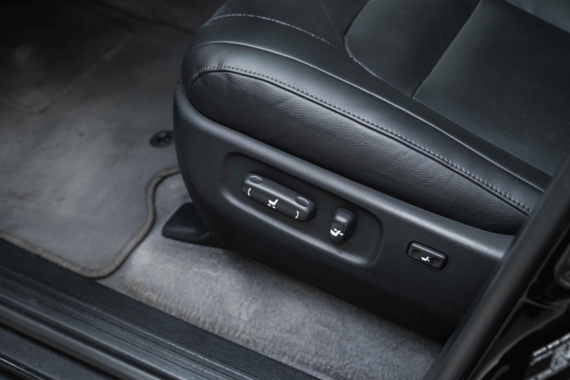 Toyota Land Cruiser 2012, черный, ДЦ Орехово