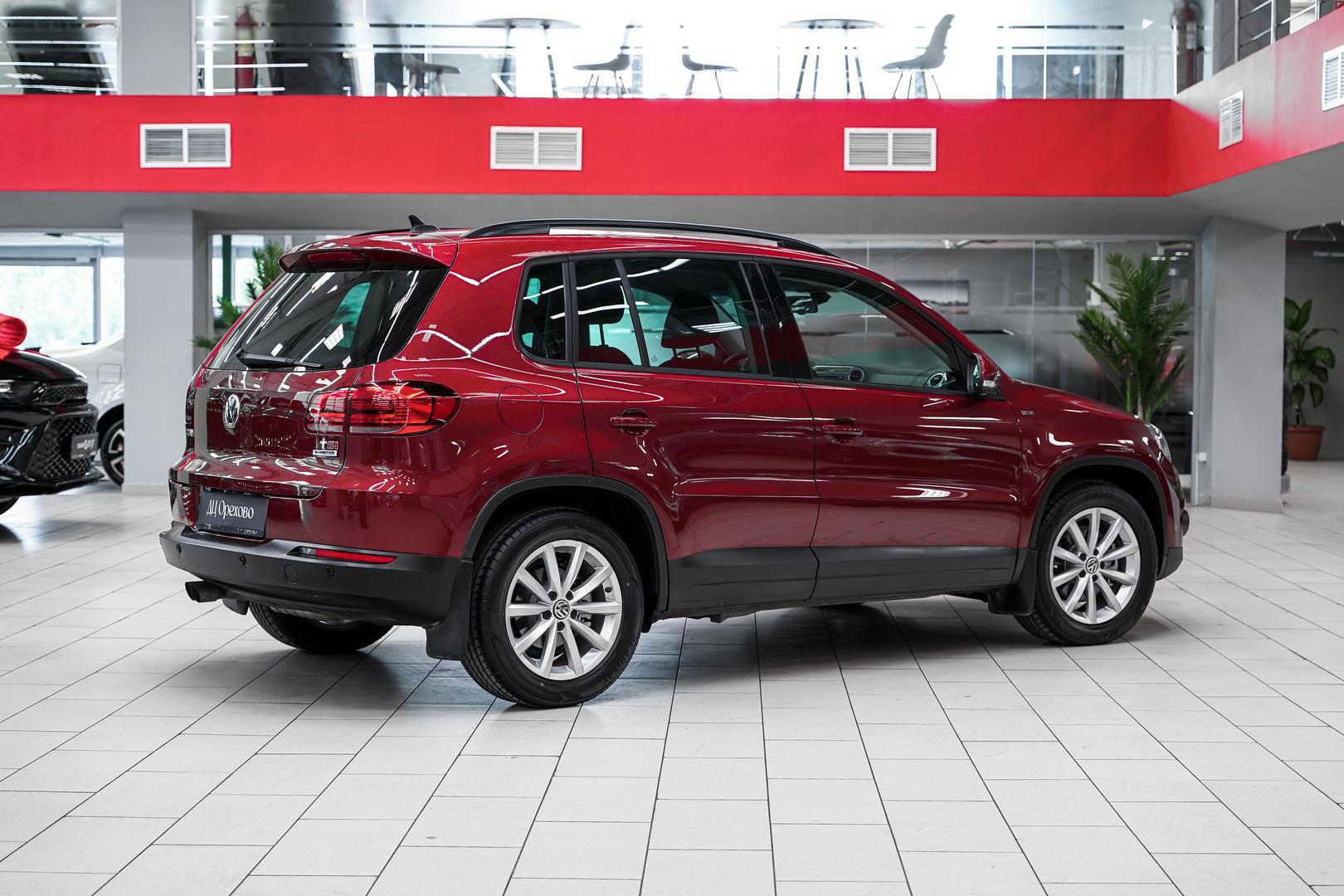 Volkswagen Tiguan 2015, красный, ДЦ Орехово