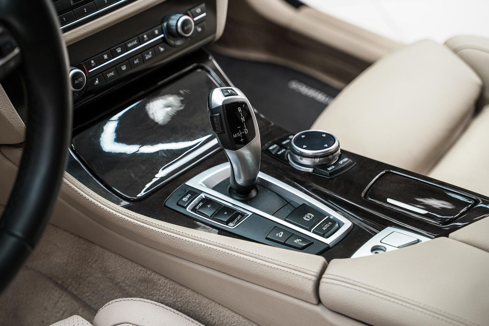 BMW 5 серии 2014, синий, ДЦ Орехово