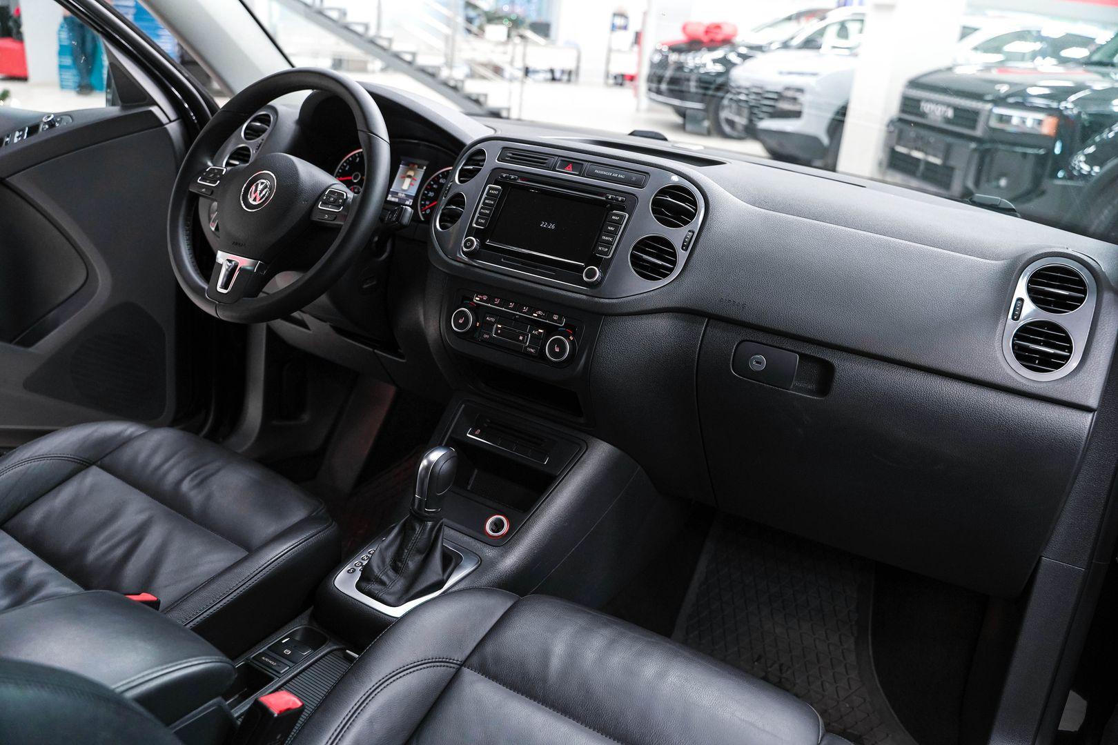 Volkswagen Tiguan 2012, черный, ДЦ Орехово