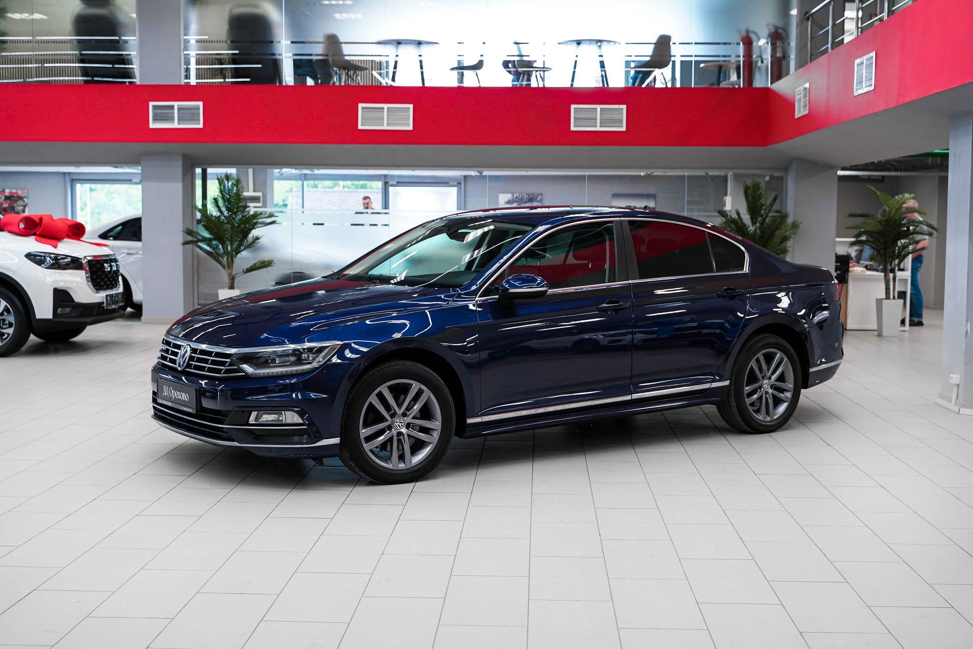 Volkswagen Passat 2017, синий, ДЦ Орехово