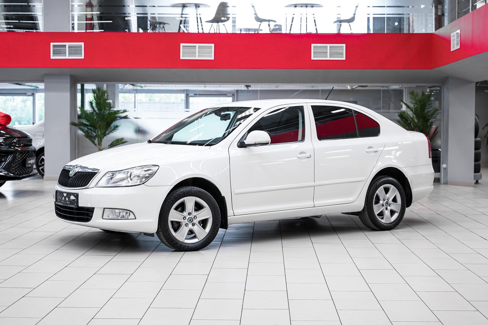 Skoda Octavia 2011, белый, ДЦ Орехово