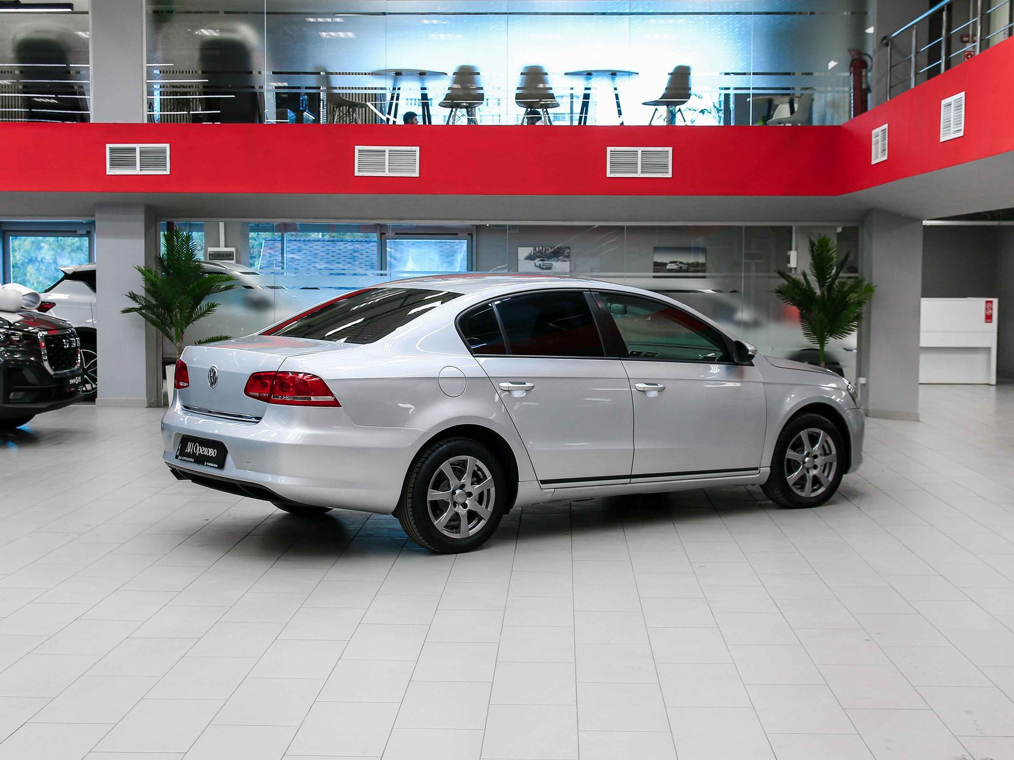 Volkswagen Passat 2011, серебряный, ДЦ Орехово