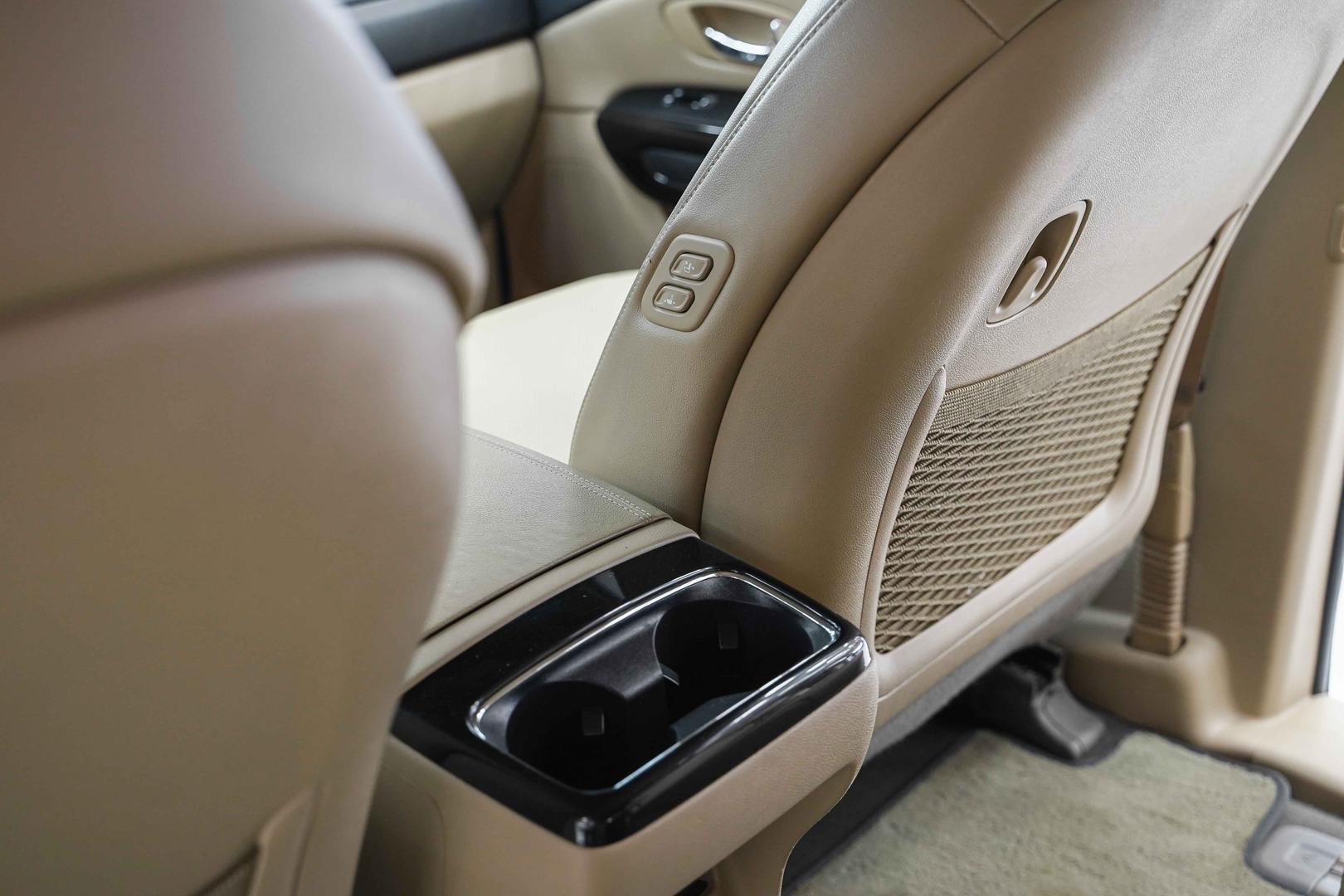Kia Carnival 2018, белый, ДЦ Орехово