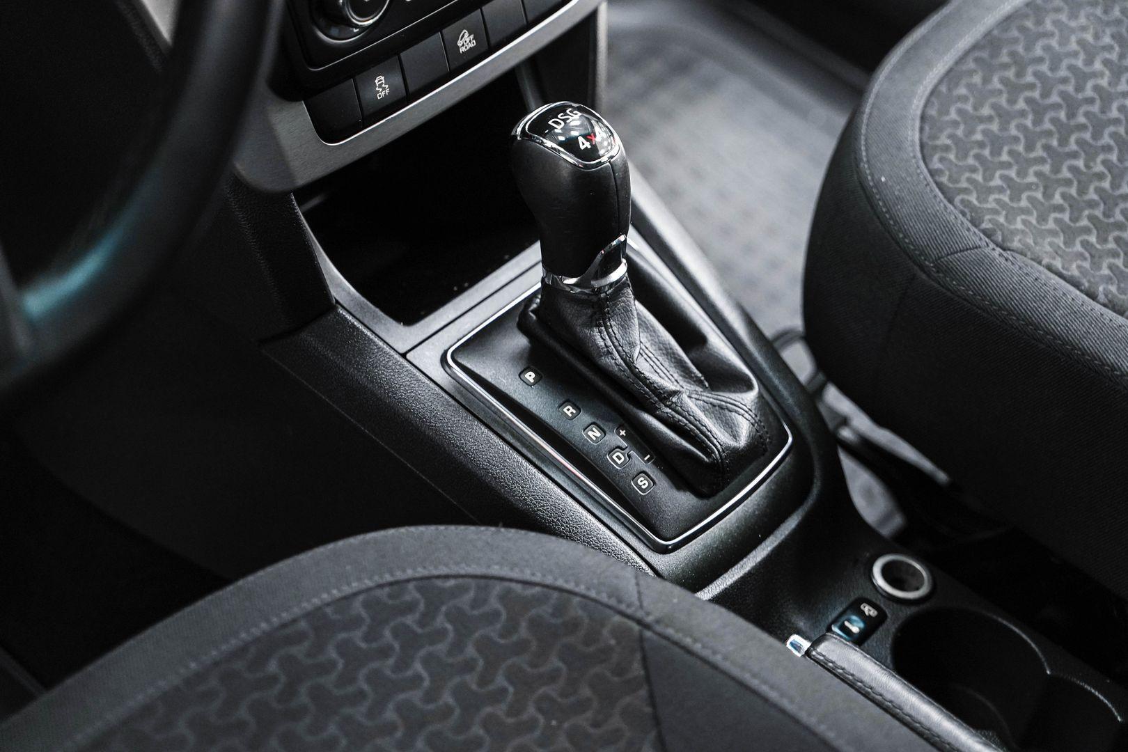 Skoda Yeti 2013, пурпурный, ДЦ Орехово