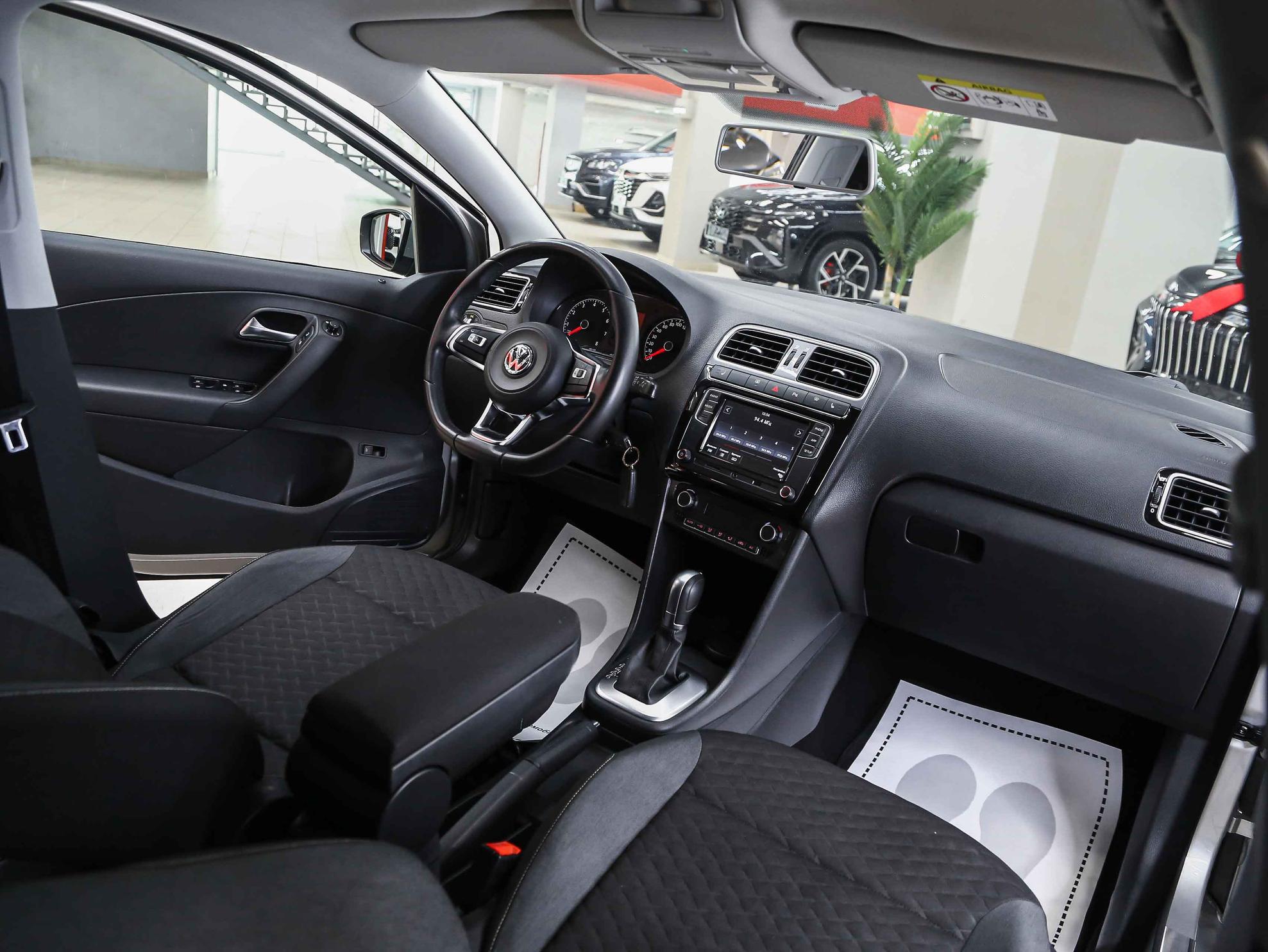 Volkswagen Polo 2018, серебряный, ДЦ Орехово
