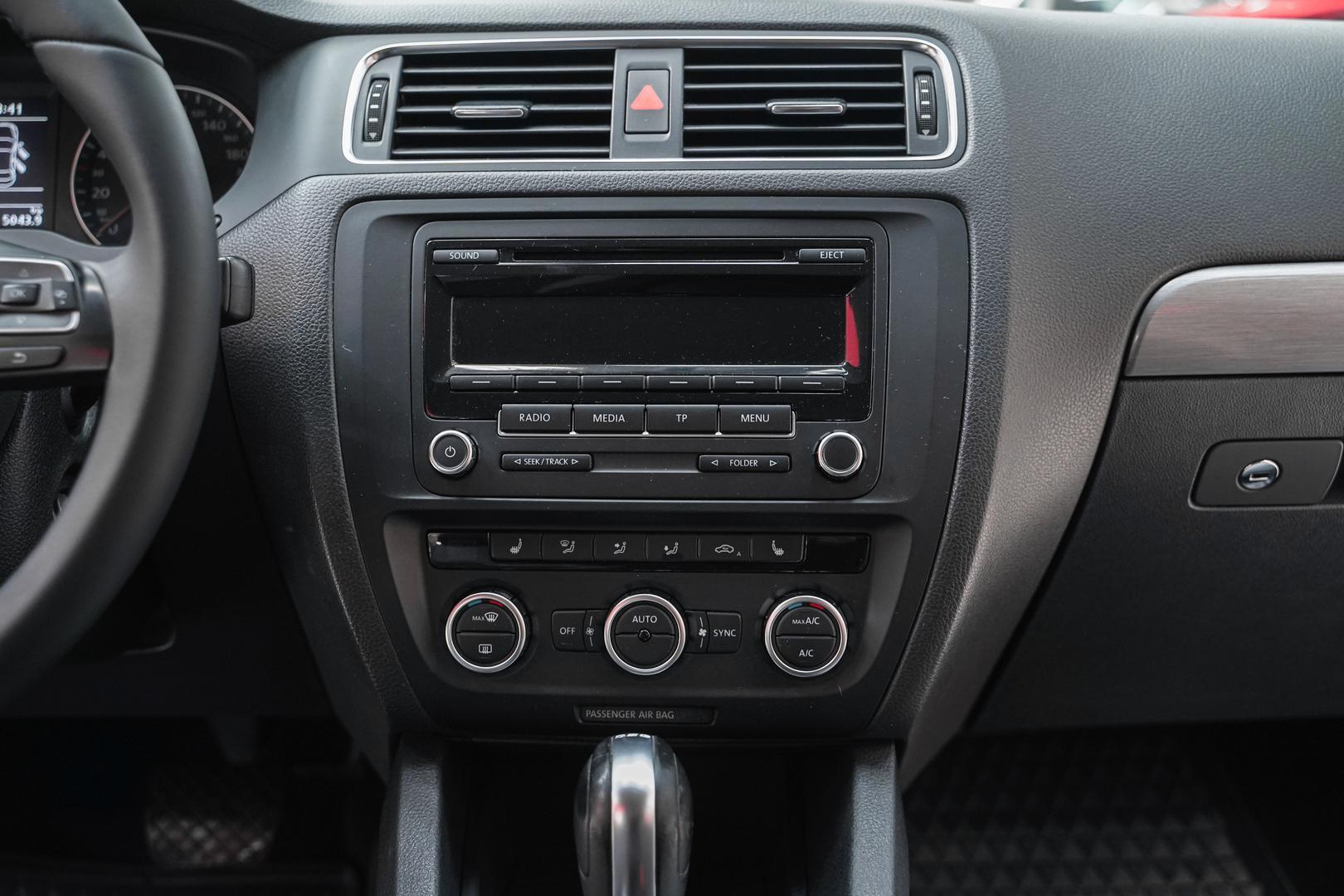 Volkswagen Jetta 2012, синий, ДЦ Орехово