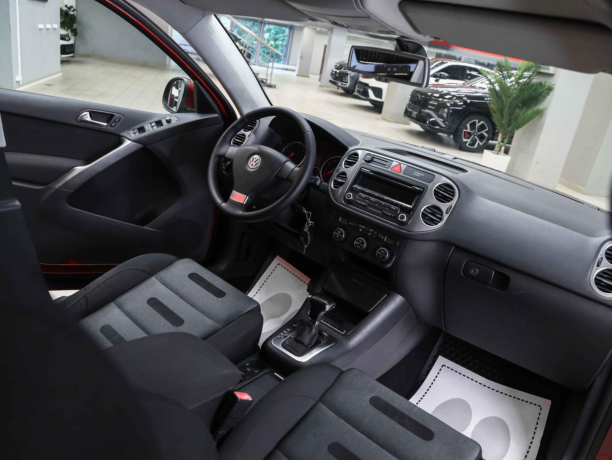 Volkswagen Tiguan 2009, красный, ДЦ Орехово
