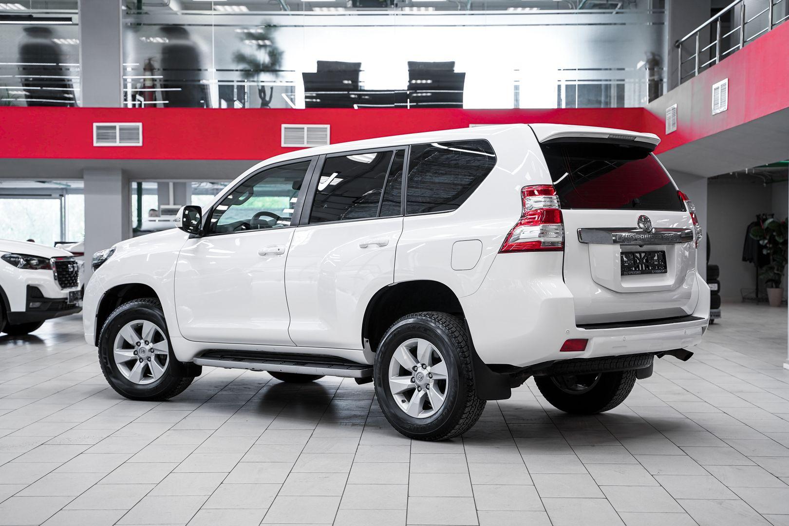 Toyota Land Cruiser Prado 2014, белый, ДЦ Орехово