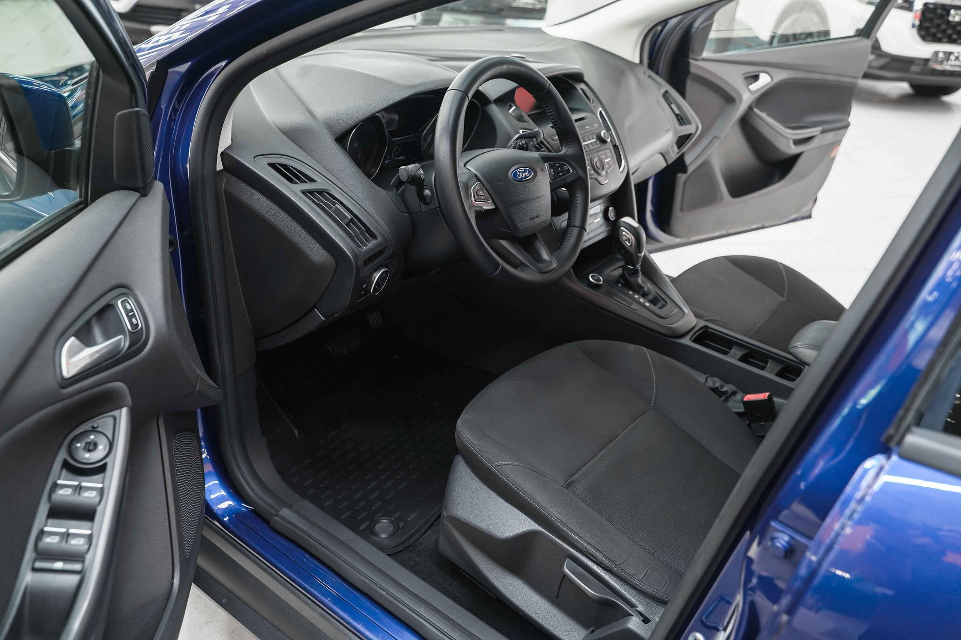 Ford Focus 2015, синий, ДЦ Орехово