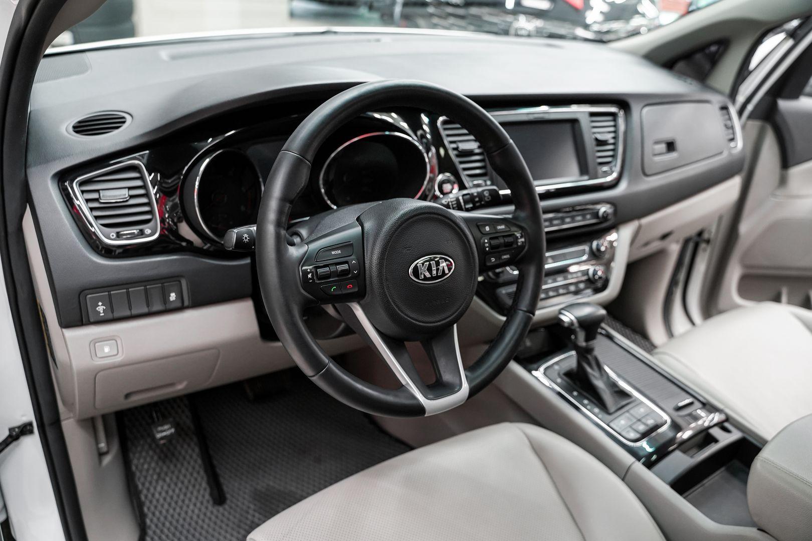 Kia Carnival 2017, белый, ДЦ Орехово
