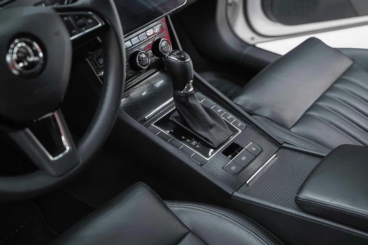 Skoda Superb 2018, белый, ДЦ Орехово