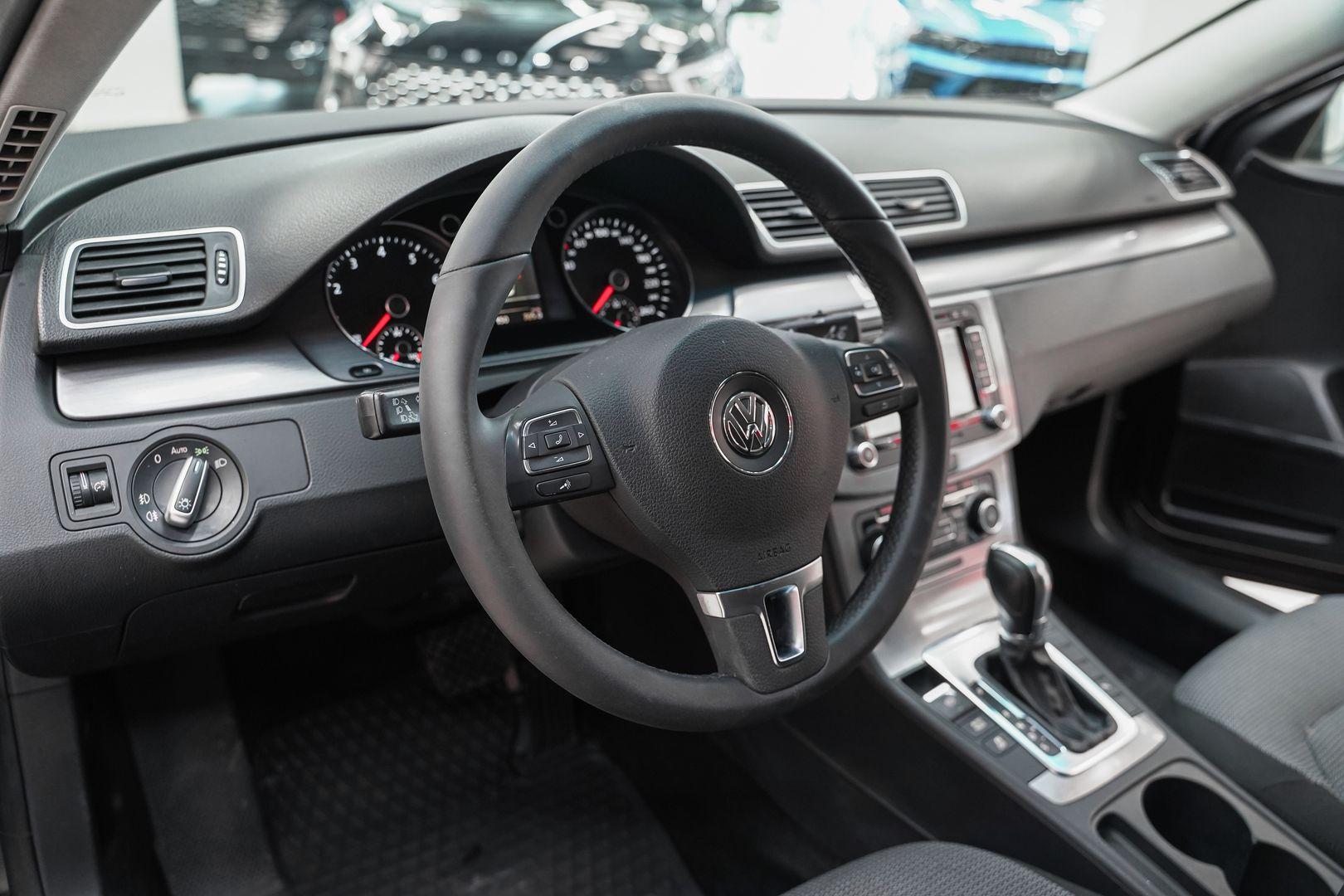 Volkswagen Passat 2011, черный, ДЦ Орехово