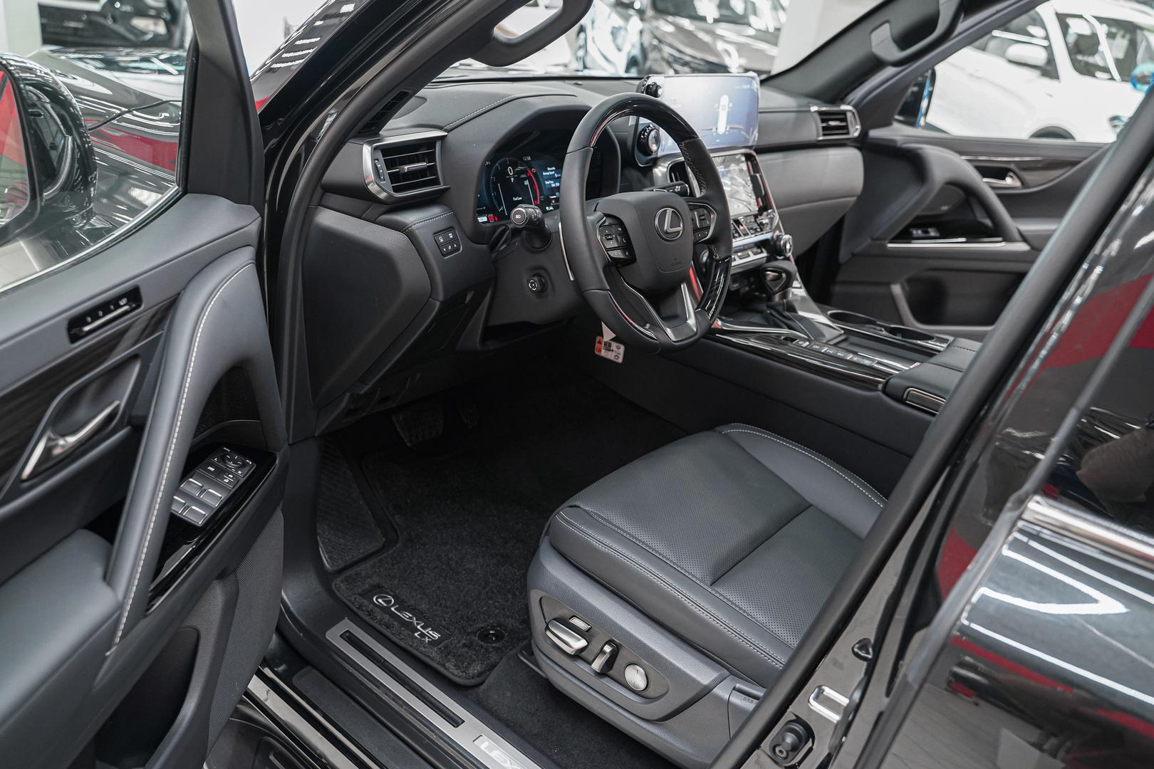 Lexus LX 2026, черный, ДЦ Орехово