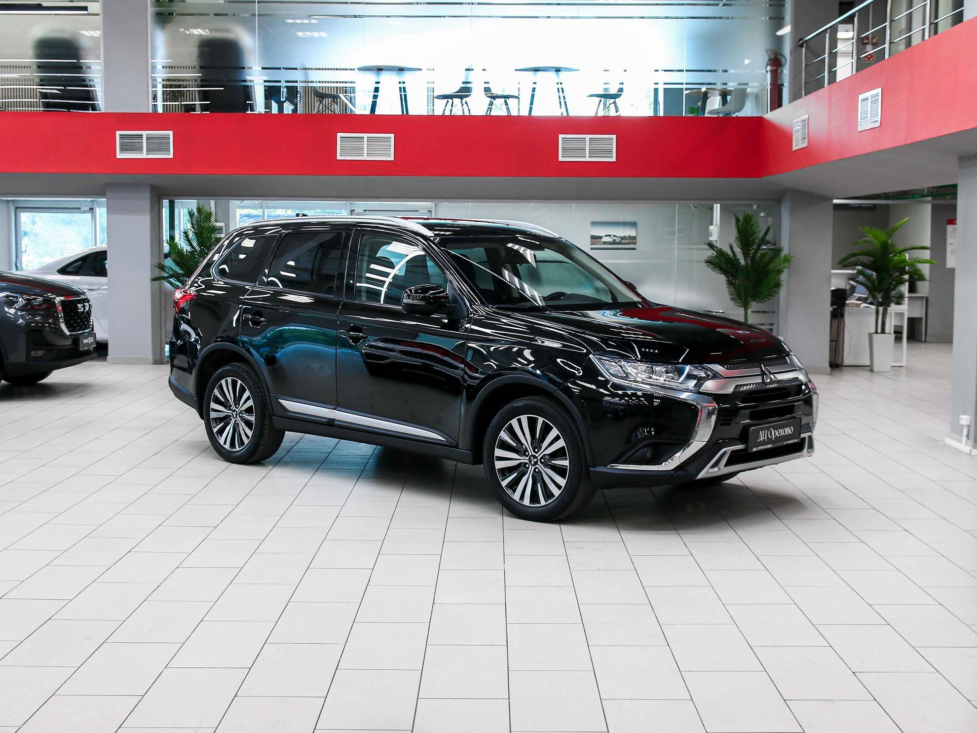 Mitsubishi Outlander 2019, черный, ДЦ Орехово