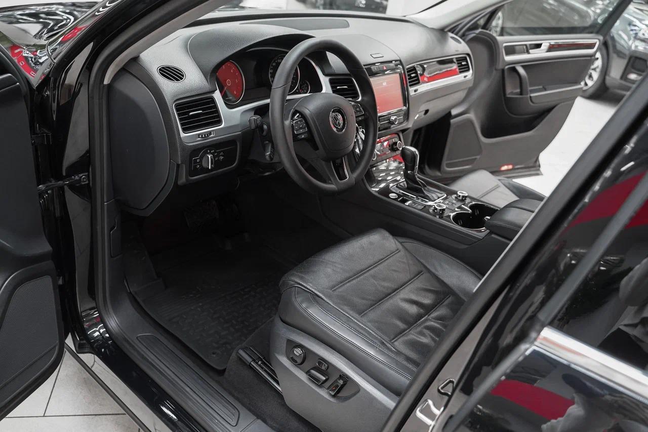 Volkswagen Touareg 2013, черный, ДЦ Орехово
