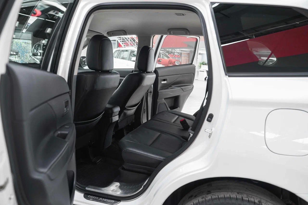 Mitsubishi Outlander 2012, белый, ДЦ Орехово
