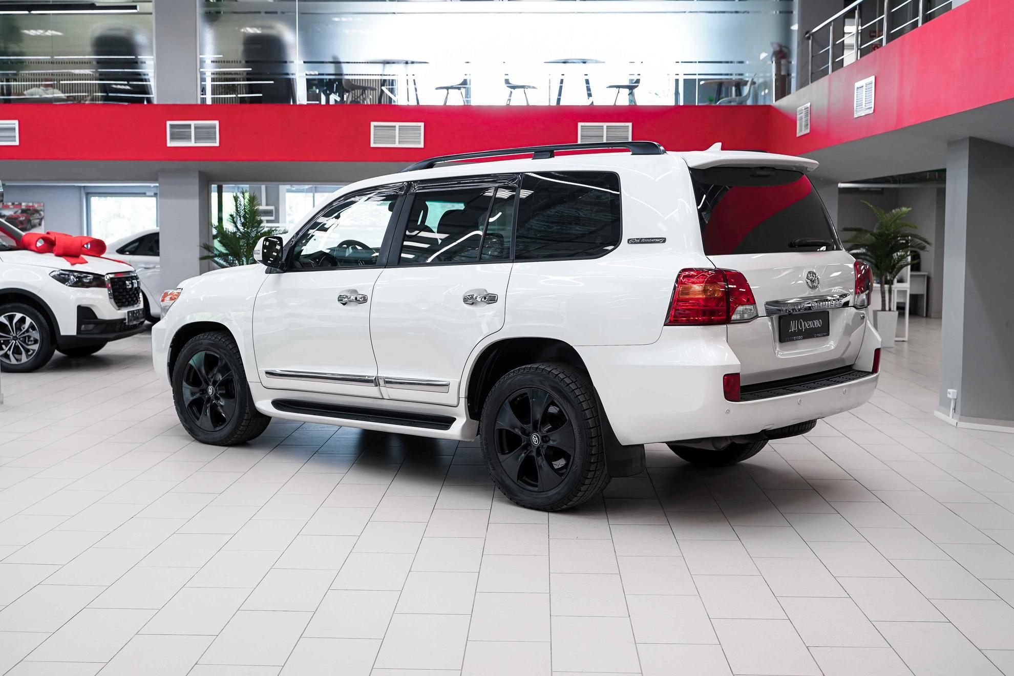 Toyota Land Cruiser 2014, белый, ДЦ Орехово