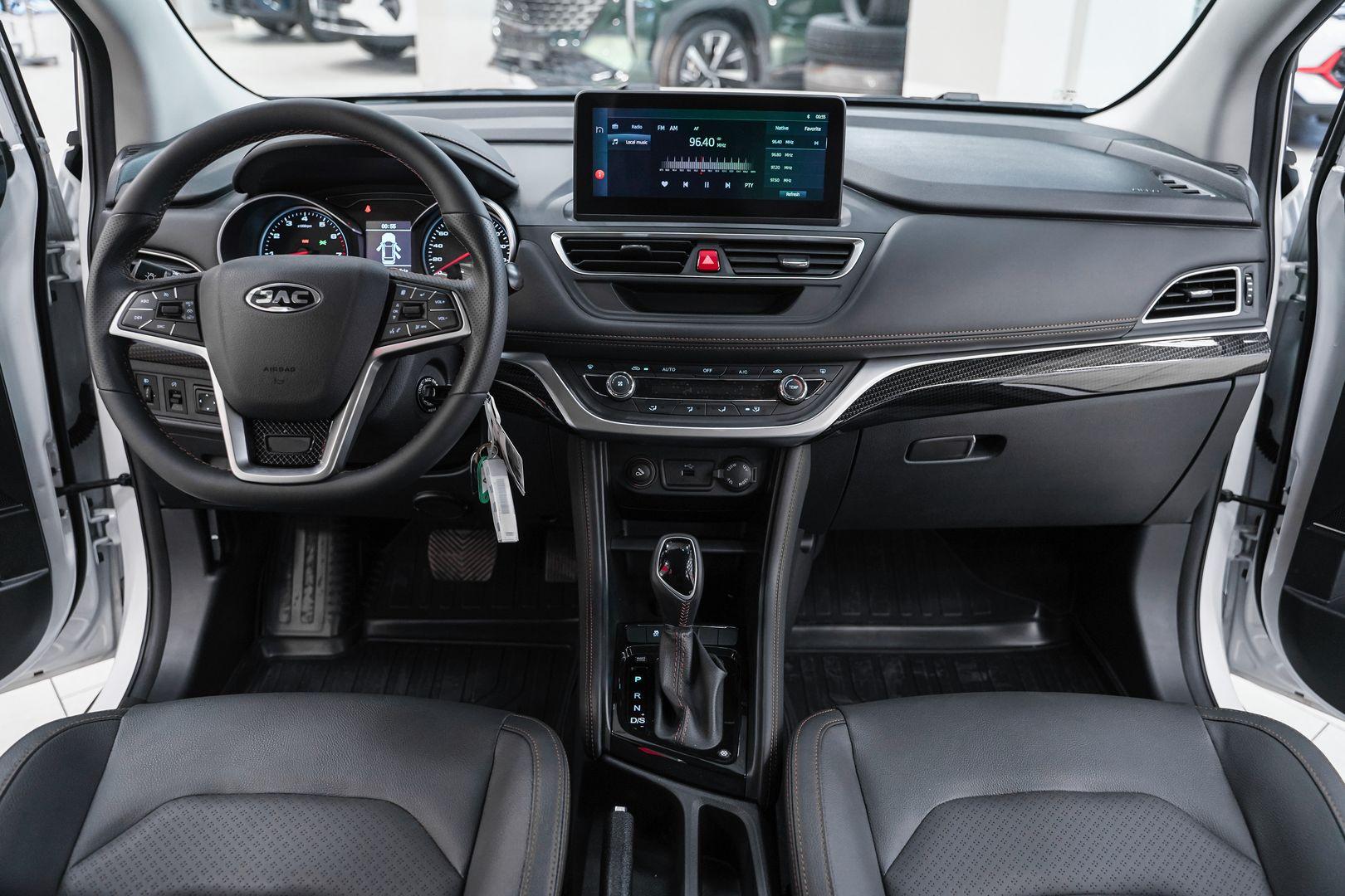 JAC JS3 2024, белый, ДЦ Орехово
