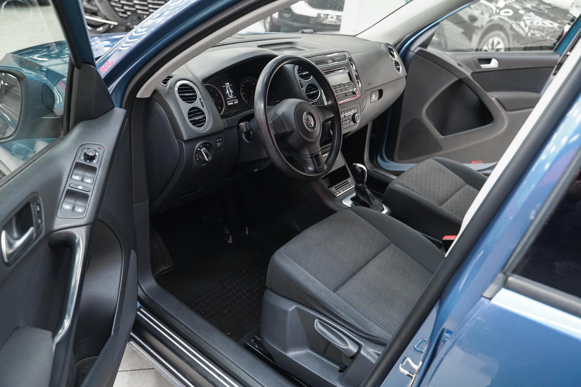 Volkswagen Tiguan 2012, синий, ДЦ Орехово