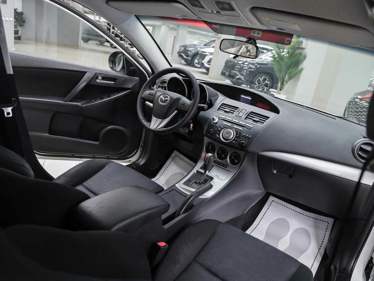 Mazda 3 2010, белый, ДЦ Орехово