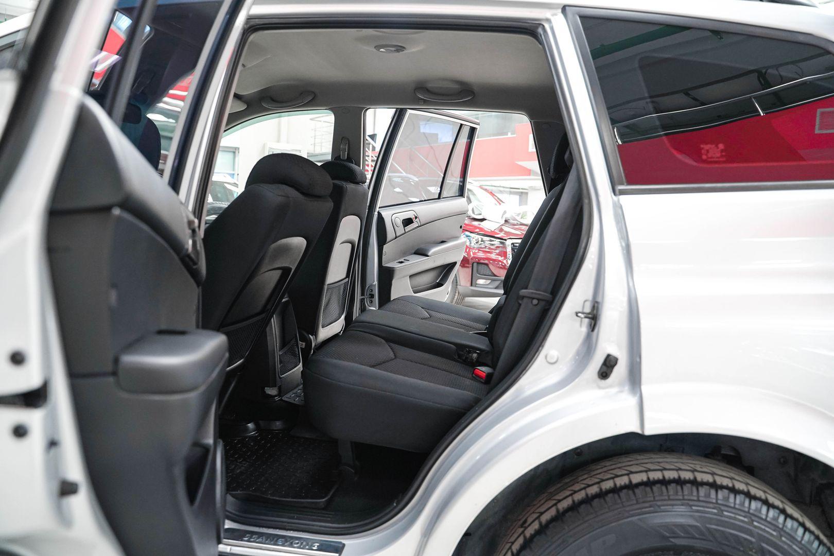 SsangYong Kyron 2013, серебряный, ДЦ Орехово