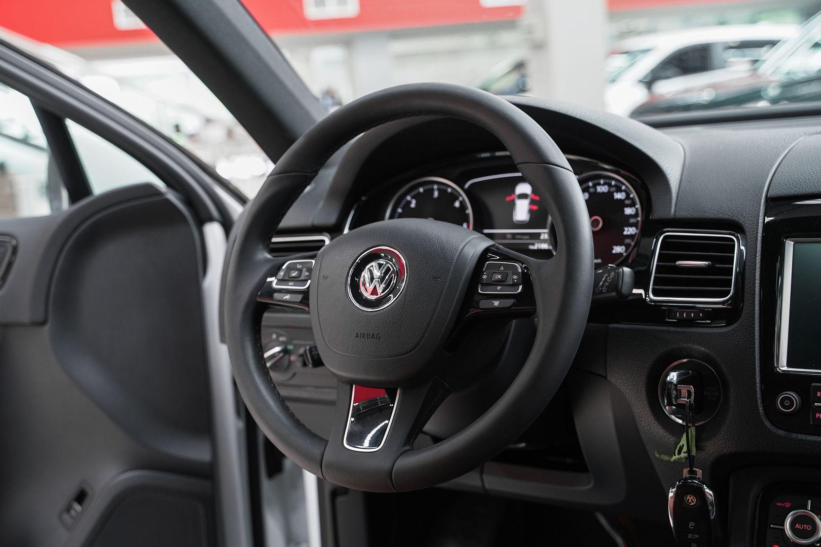 Volkswagen Touareg 2014, белый, ДЦ Орехово