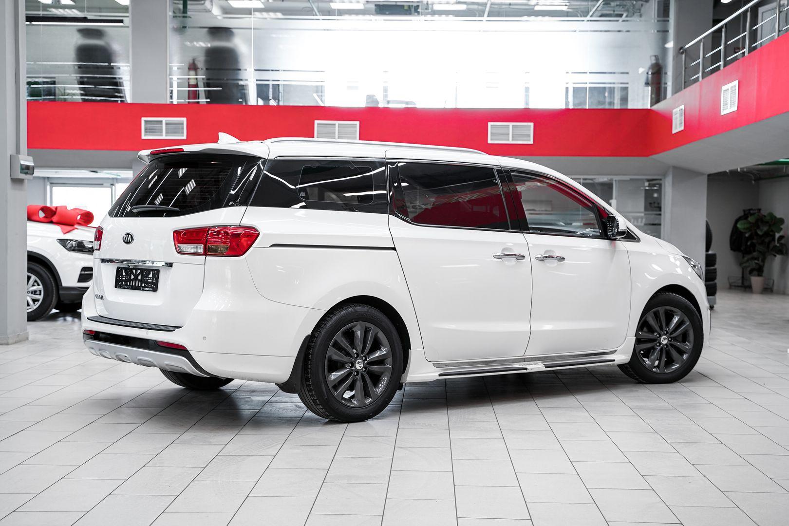Kia Carnival 2017, белый, ДЦ Орехово