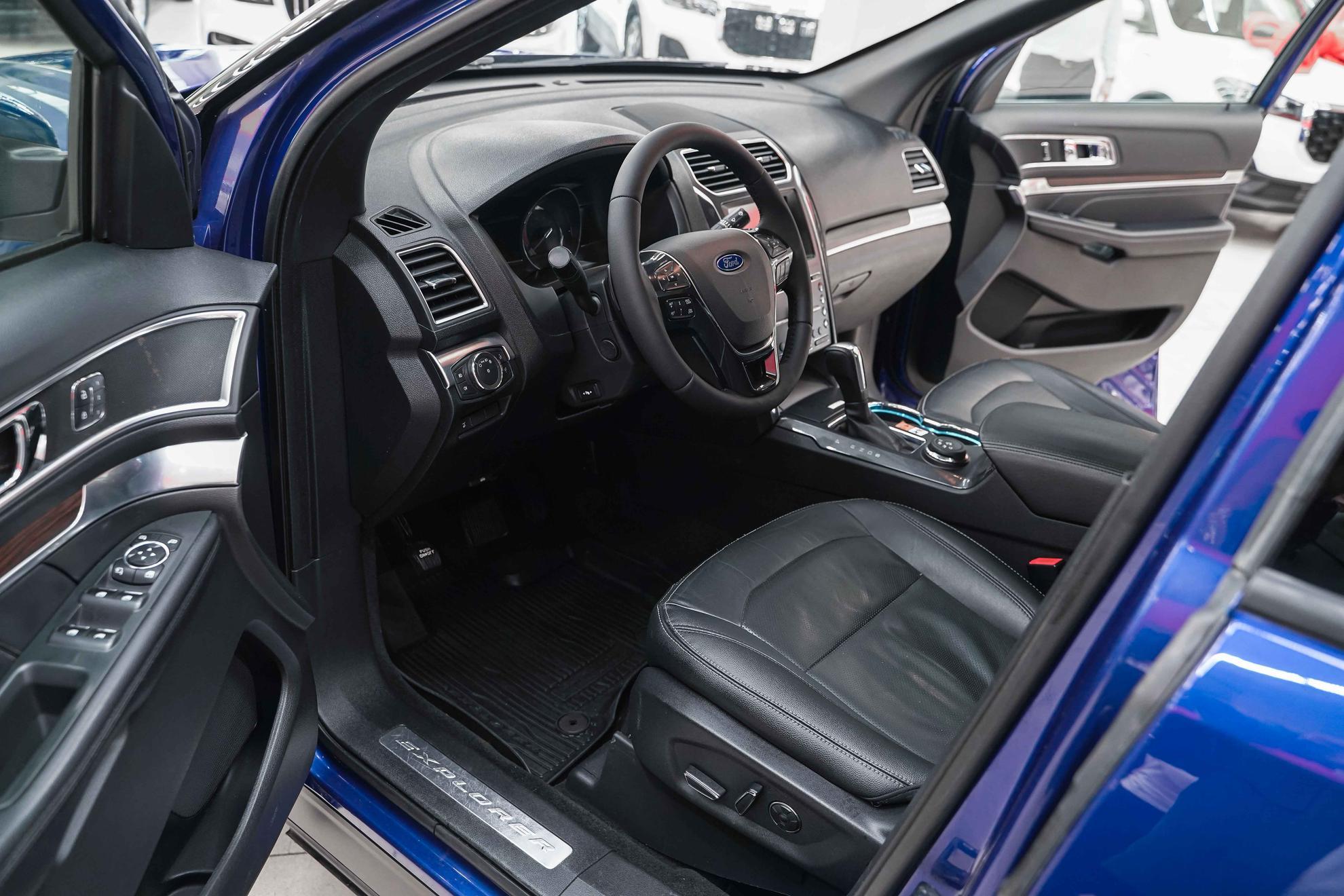 Ford Explorer 2017, синий, ДЦ Орехово