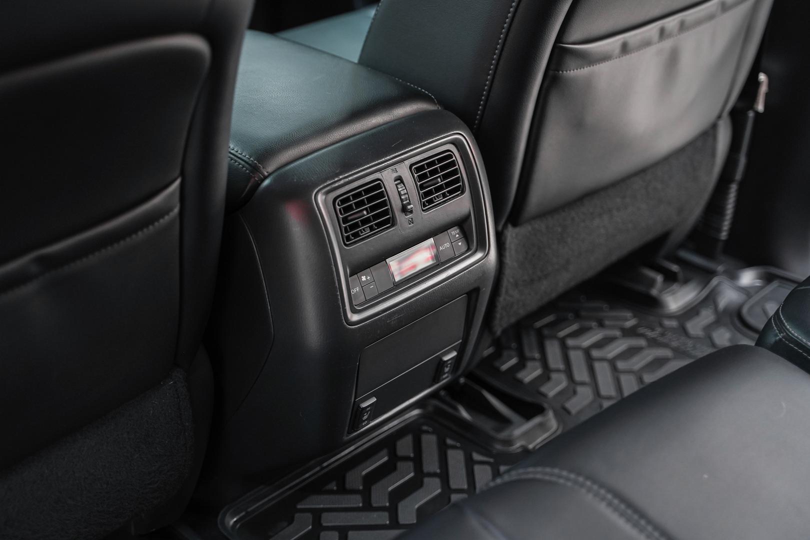 Nissan Pathfinder 2014, серебряный, ДЦ Орехово
