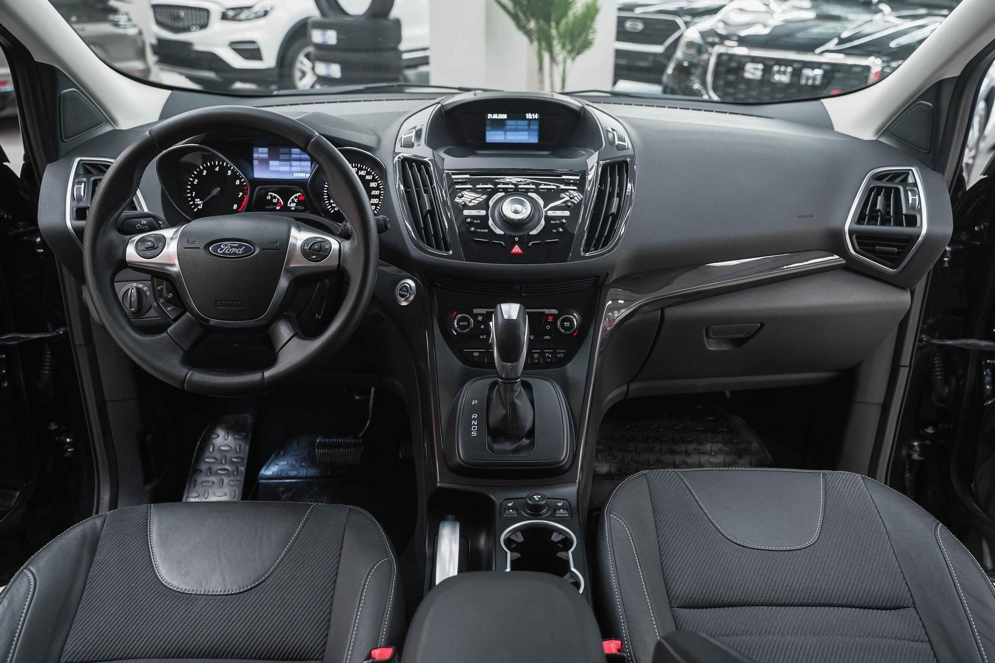 Ford Kuga 2013, черный, ДЦ Орехово