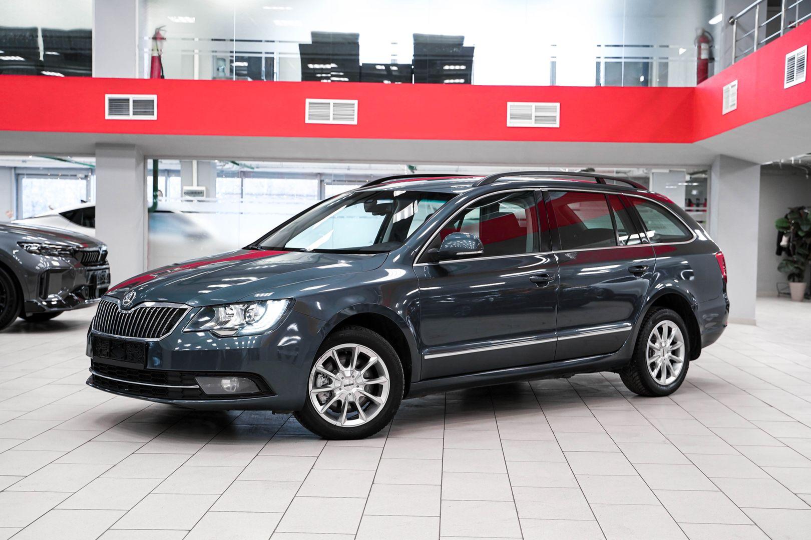 Skoda Superb 2013, серый, ДЦ Орехово