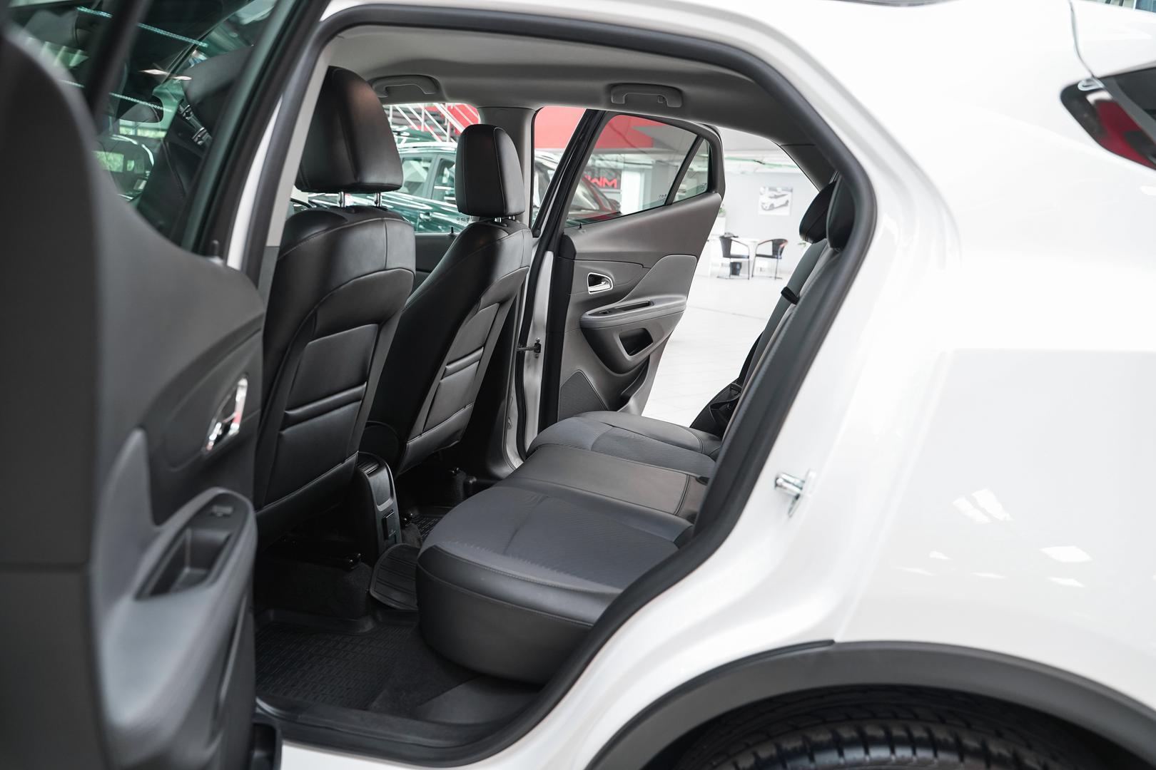 Opel Mokka 2013, белый, ДЦ Орехово