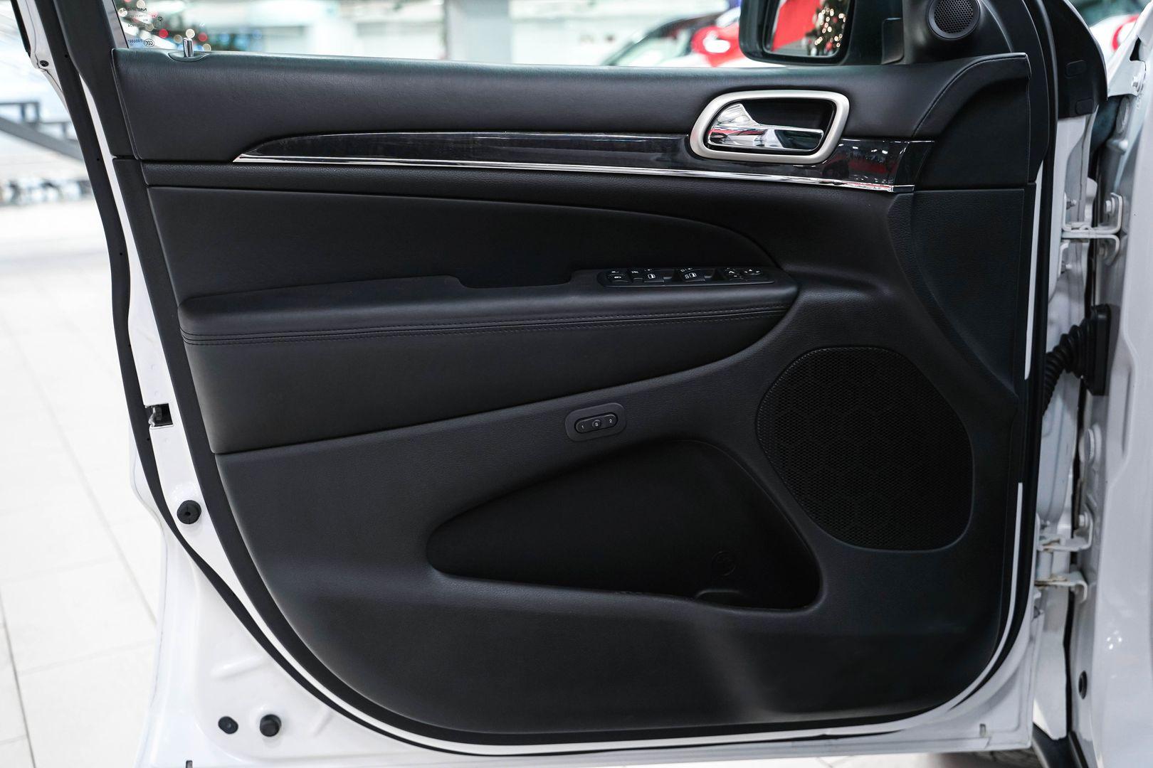 Jeep Grand Cherokee 2012, белый, ДЦ Орехово