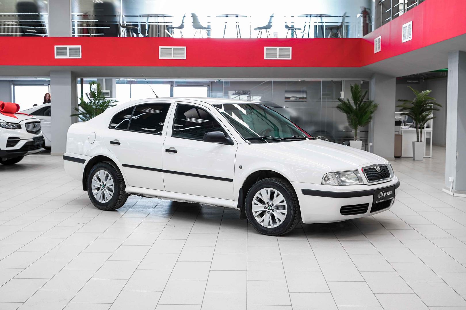 Skoda Octavia 2008, белый, ДЦ Орехово