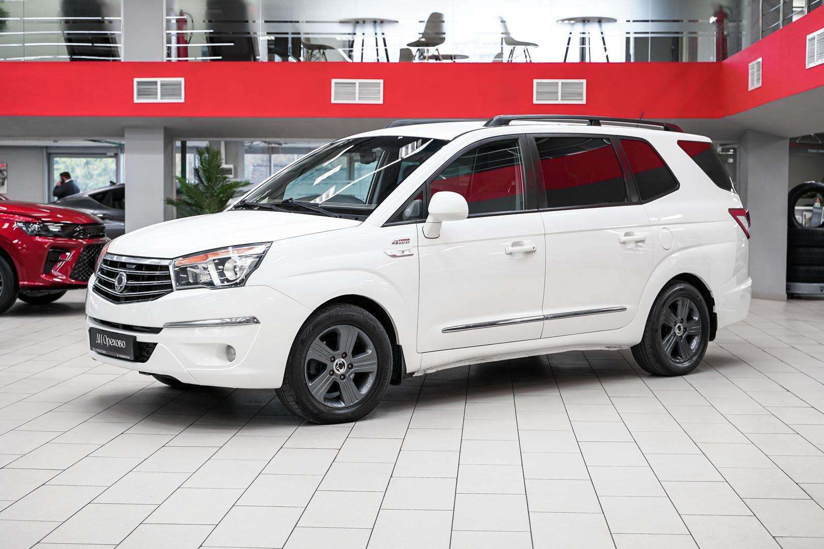 SsangYong Stavic 2014, белый, ДЦ Орехово