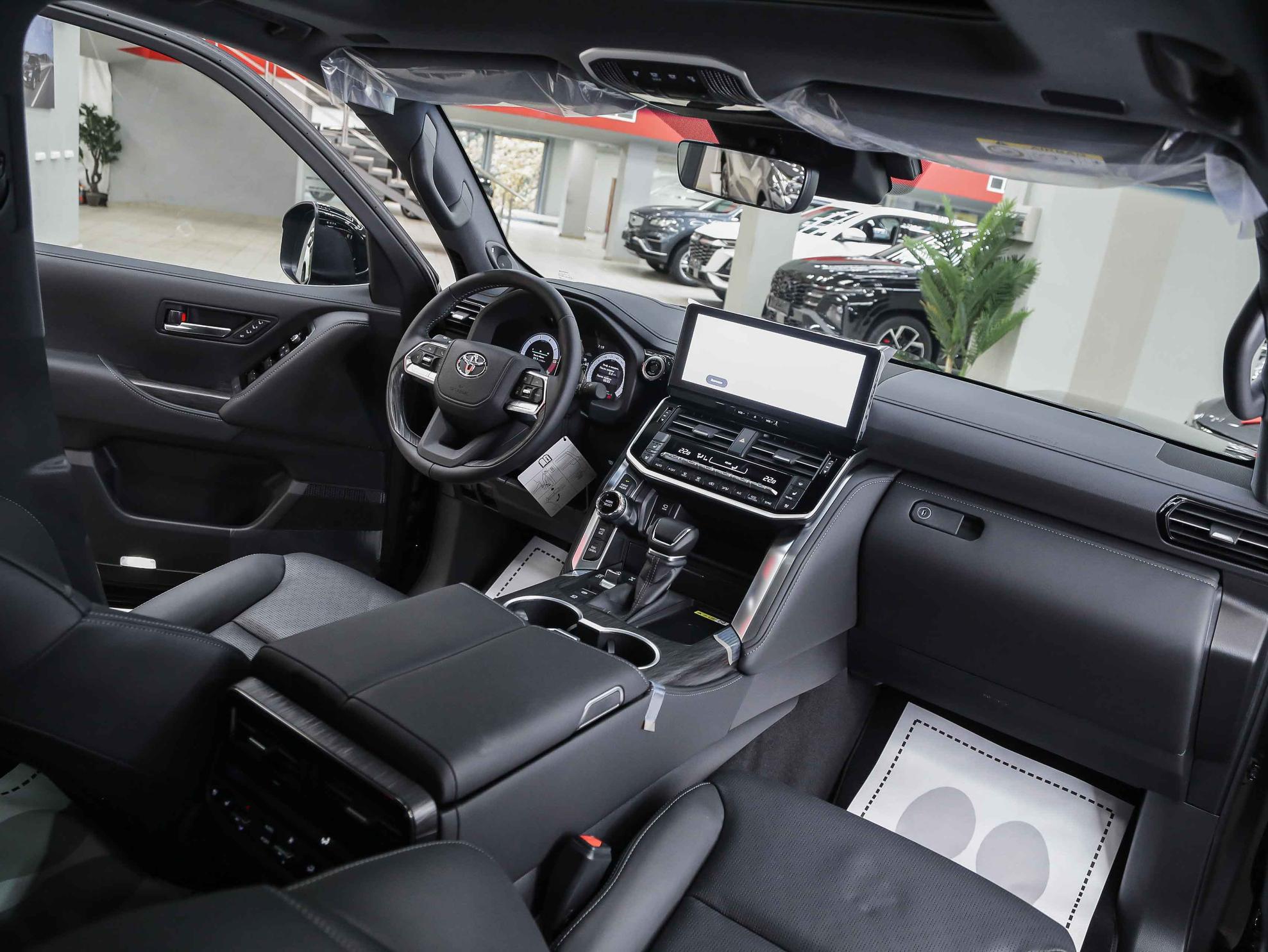 Toyota Land Cruiser 2026, черный, ДЦ Орехово