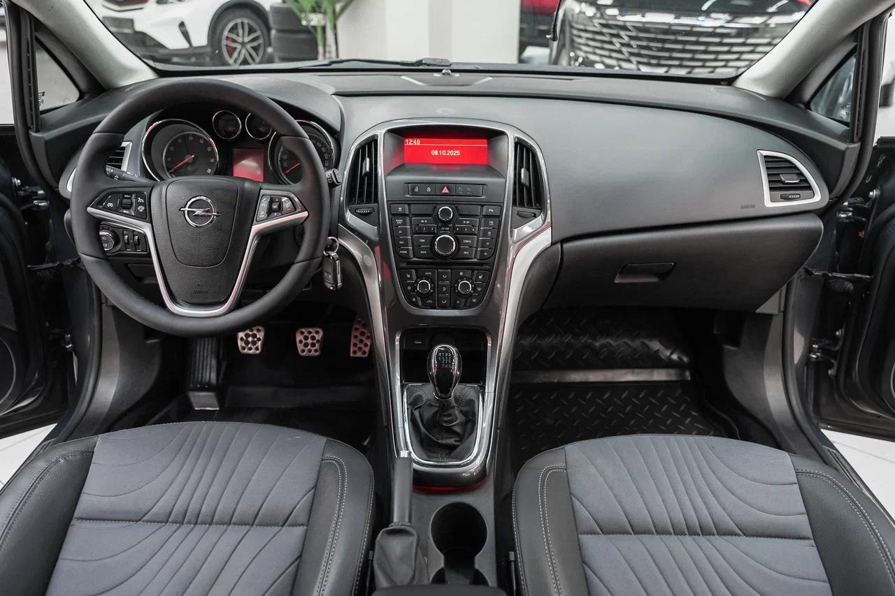 Opel Astra 2013, серый, ДЦ Орехово