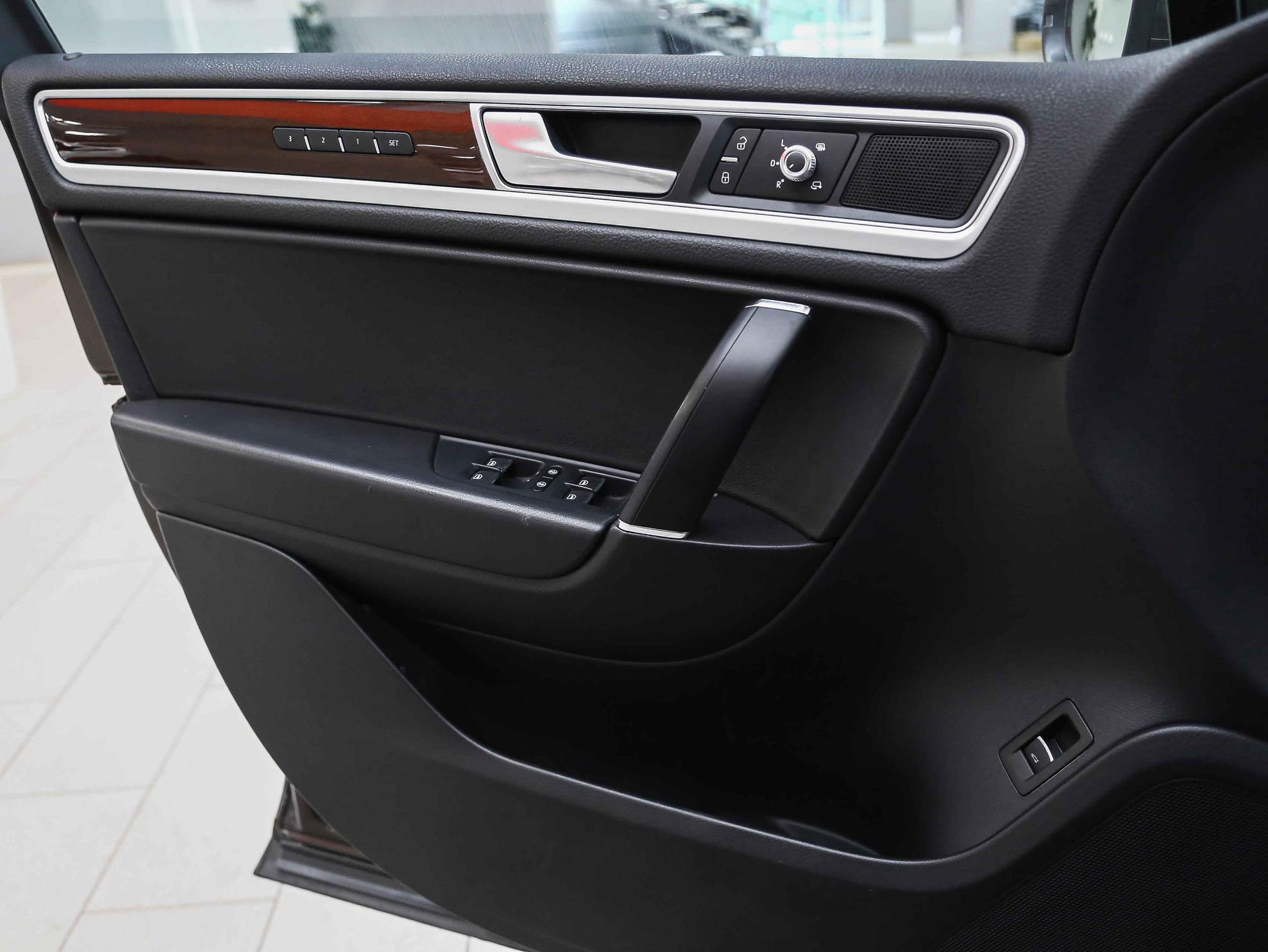 Volkswagen Touareg 2017, коричневый, ДЦ Орехово