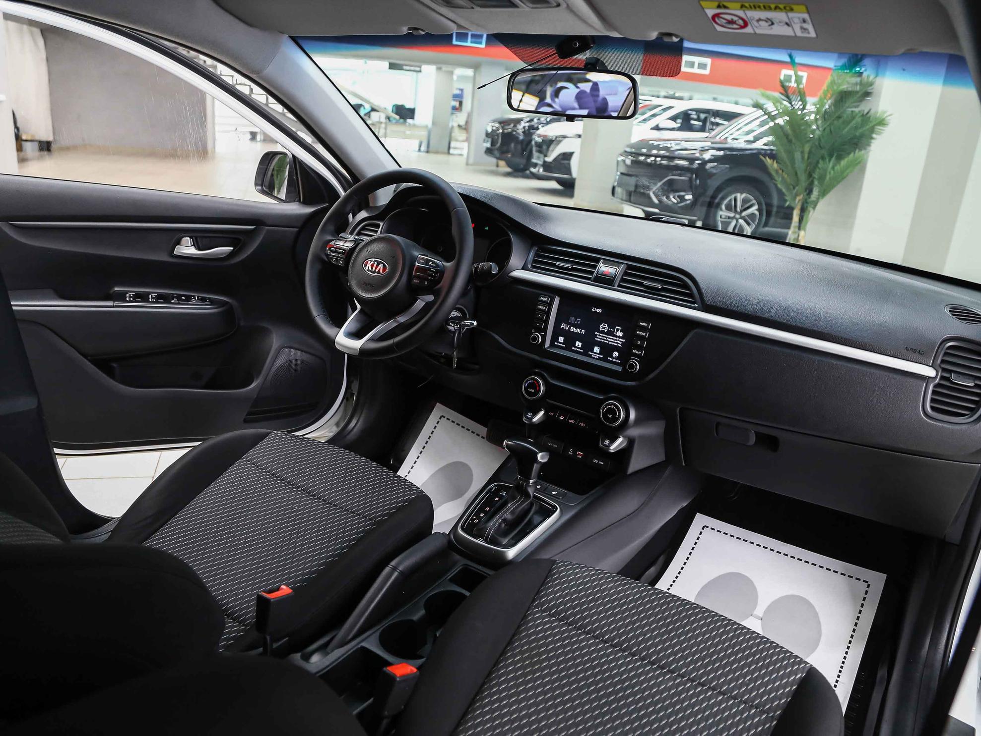 Kia Rio 2018, белый, ДЦ Орехово