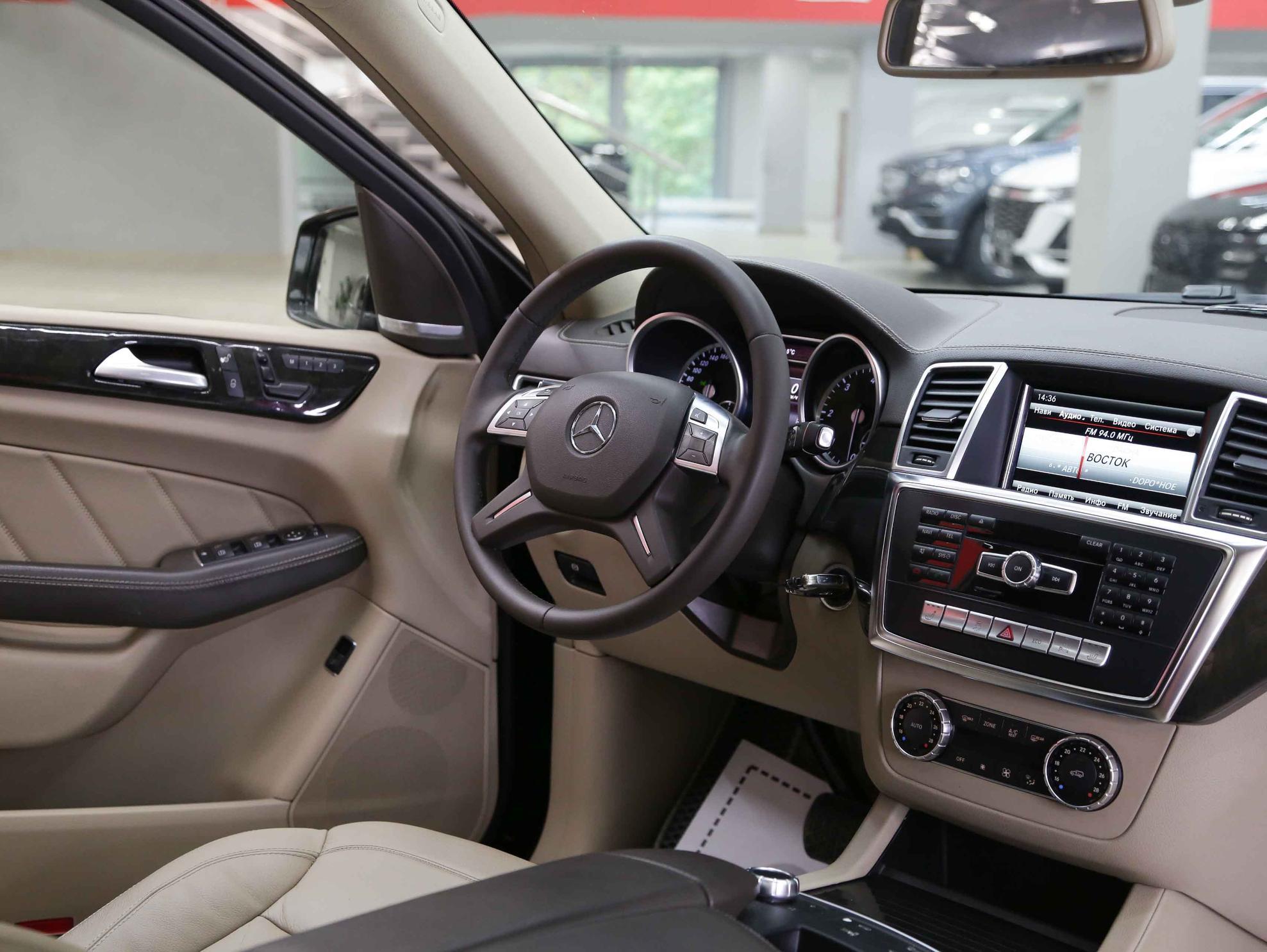 Mercedes-Benz GL-Класс 2015, черный, ДЦ Орехово