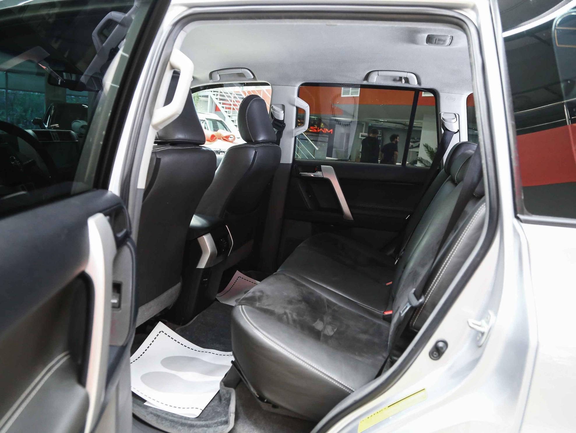Toyota Land Cruiser Prado 2011, серебряный, ДЦ Орехово