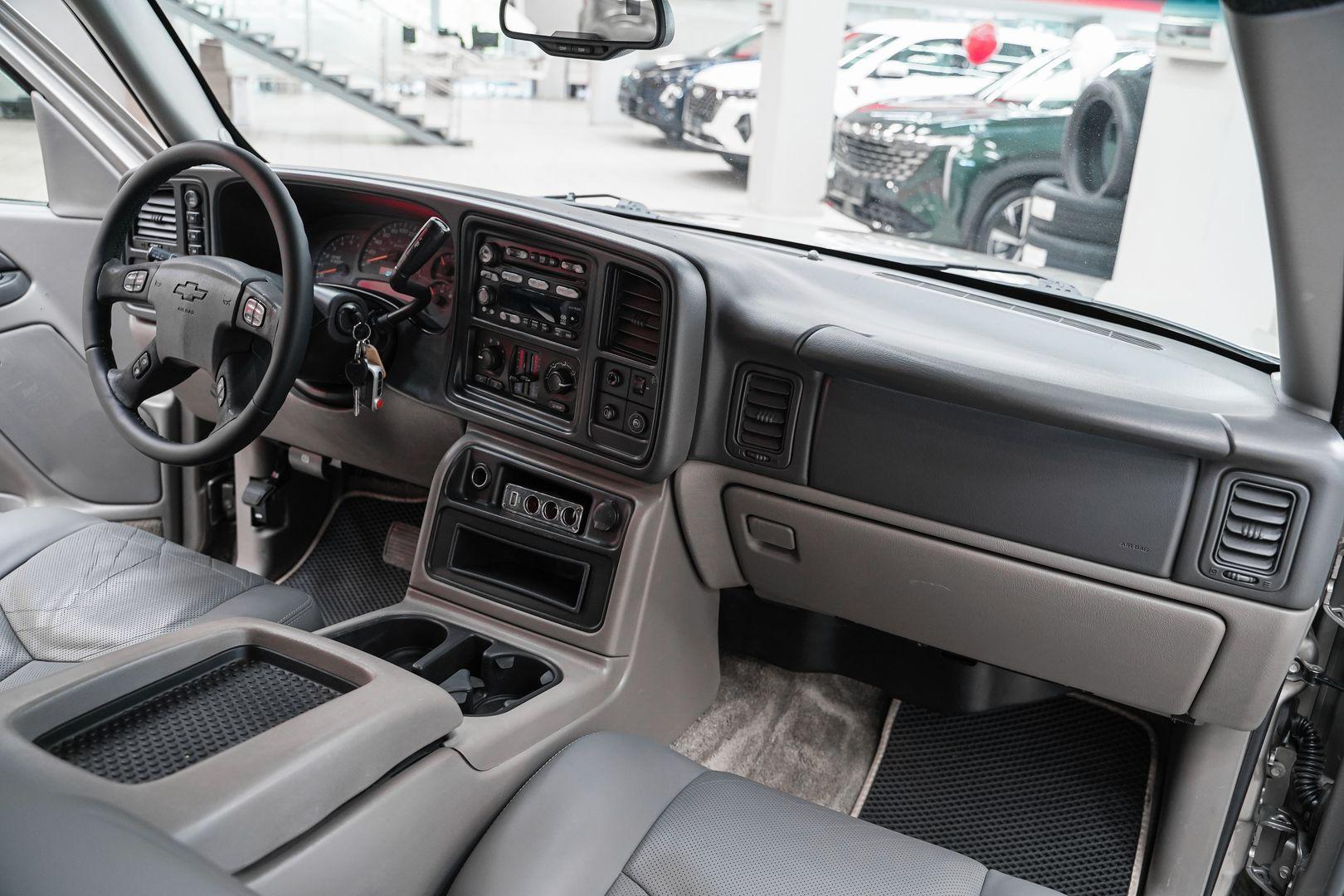 Chevrolet Tahoe 2002, серый, ДЦ Орехово