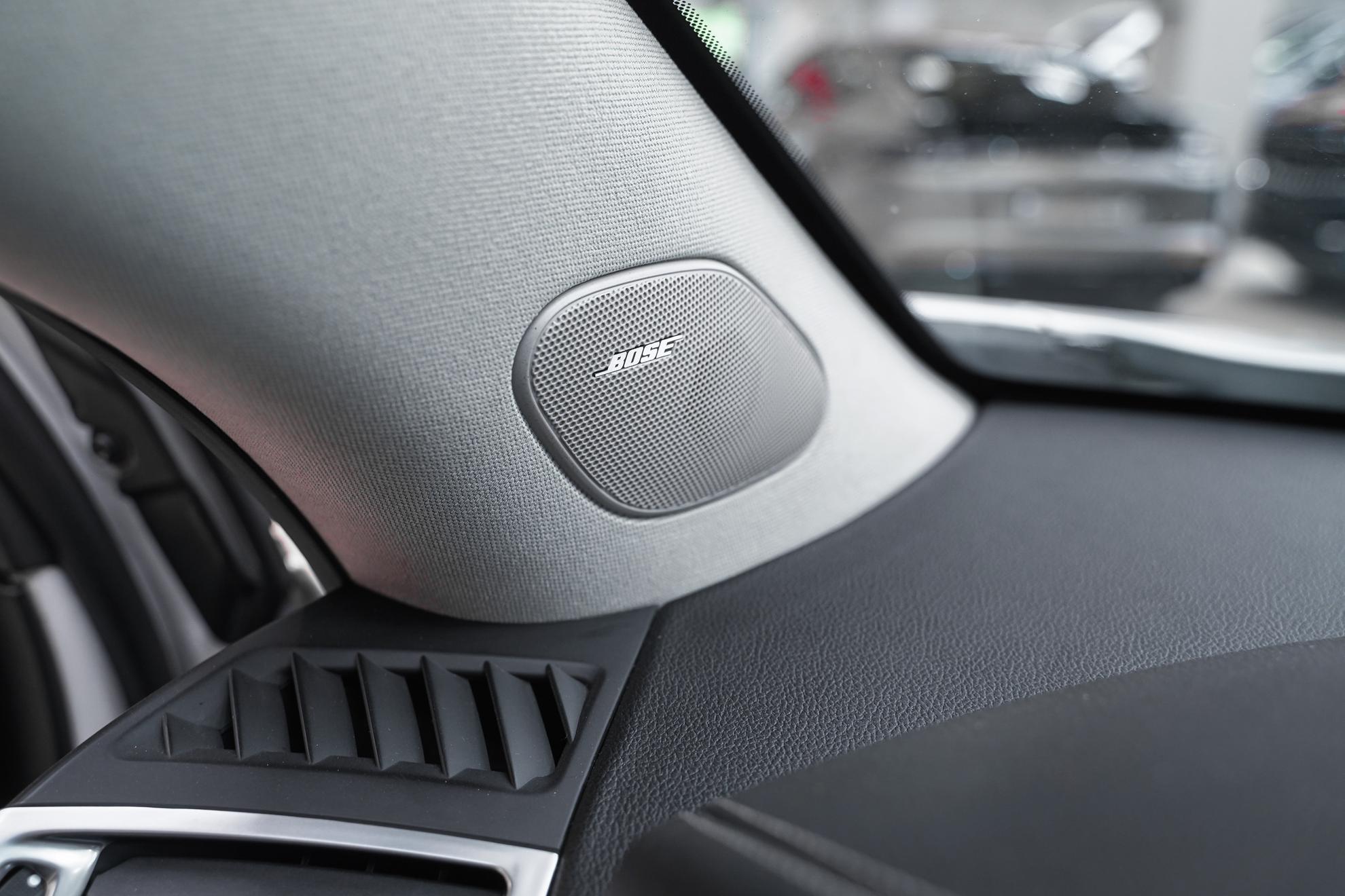 Cadillac SRX 2011, белый, ДЦ Орехово