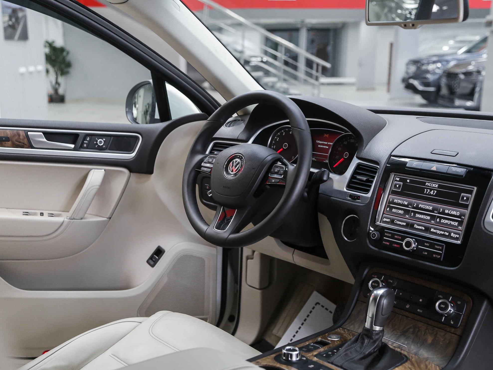Volkswagen Touareg 2011, белый, ДЦ Орехово