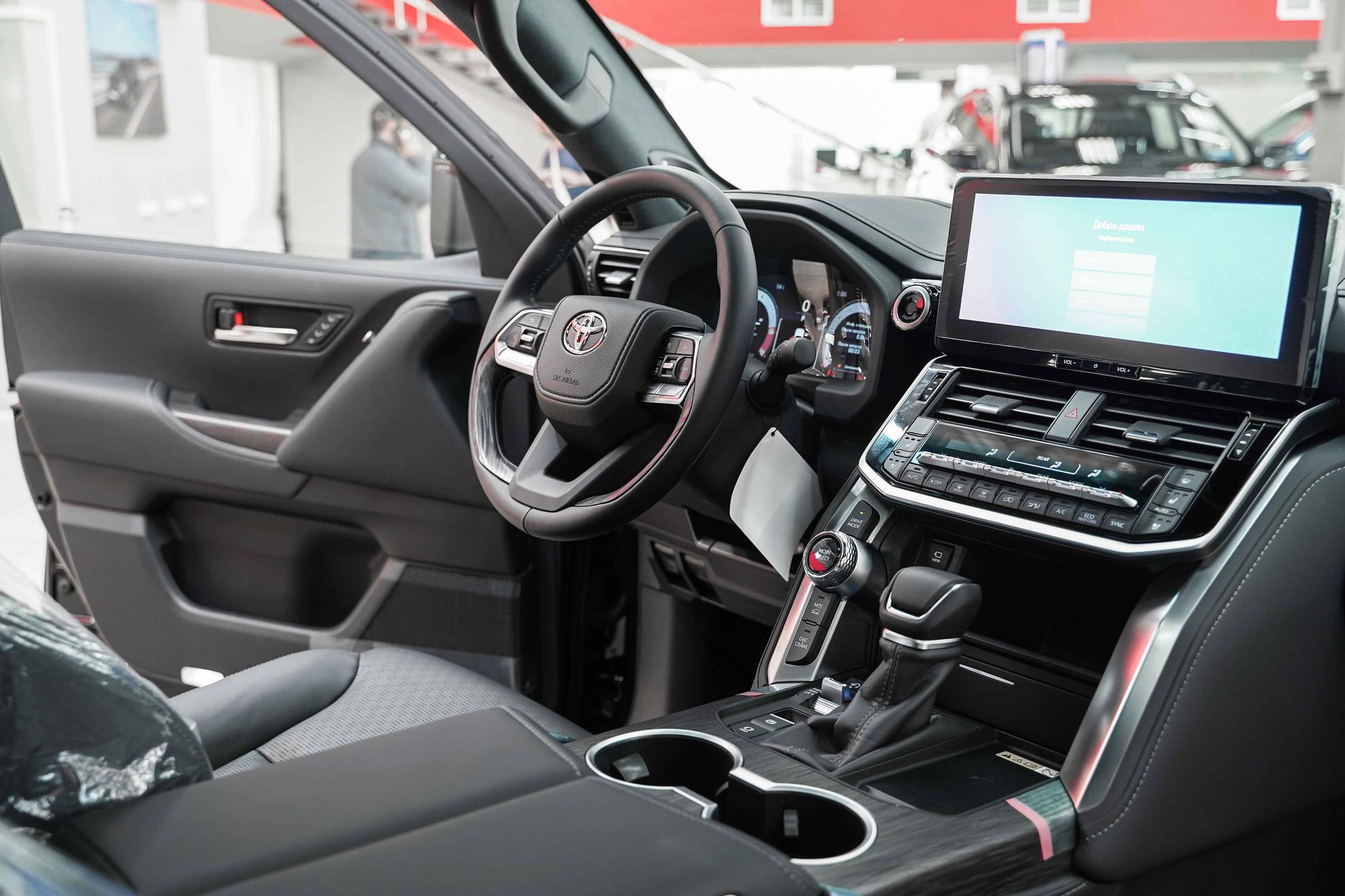 Toyota Land Cruiser 2026, черный, ДЦ Орехово