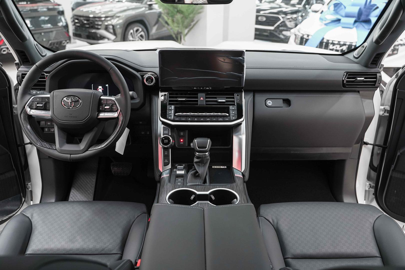 Toyota Land Cruiser 2026, белый, ДЦ Орехово